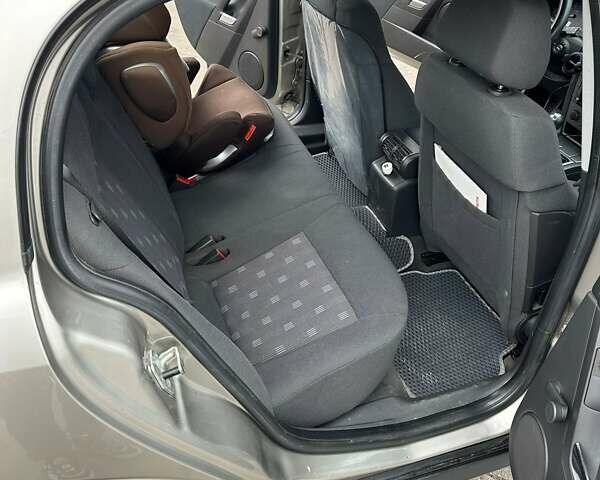 Сірий Опель Вектра, об'ємом двигуна 1.8 л та пробігом 330 тис. км за 3200 $, фото 6 на Automoto.ua