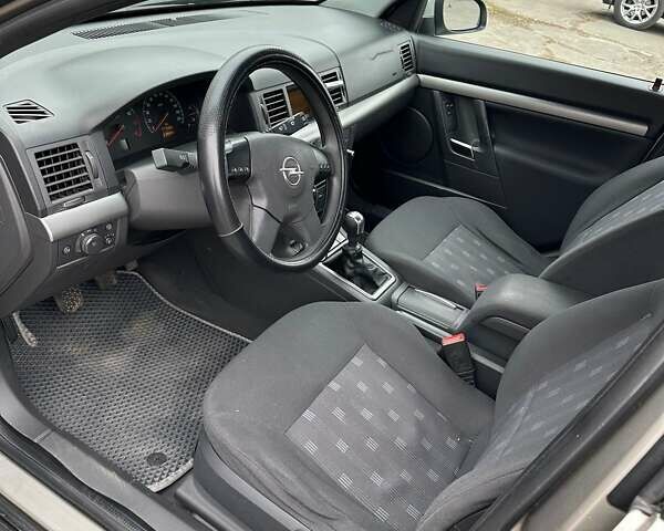 Сірий Опель Вектра, об'ємом двигуна 1.8 л та пробігом 330 тис. км за 3200 $, фото 9 на Automoto.ua