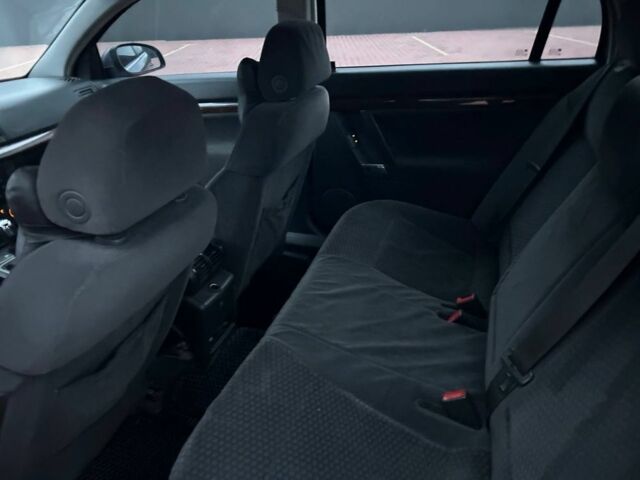 Серый Опель Вектра, объемом двигателя 2 л и пробегом 280 тыс. км за 2350 $, фото 5 на Automoto.ua