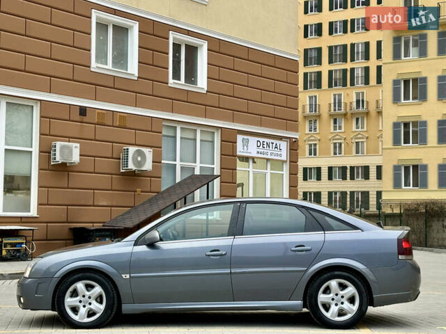 Сірий Опель Вектра, об'ємом двигуна 2.2 л та пробігом 200 тис. км за 3999 $, фото 5 на Automoto.ua