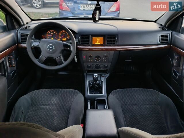 Сірий Опель Вектра, об'ємом двигуна 2 л та пробігом 325 тис. км за 2800 $, фото 24 на Automoto.ua