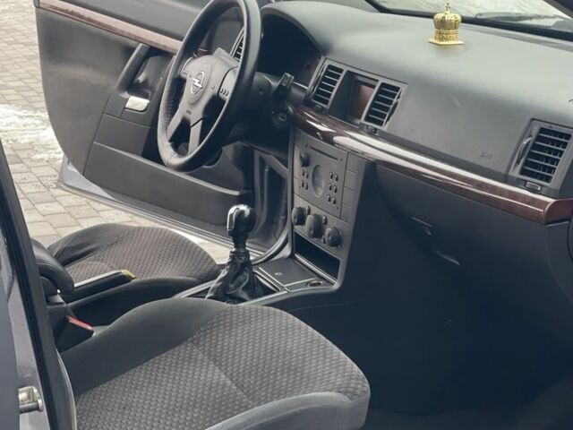 Серый Опель Вектра, объемом двигателя 2.2 л и пробегом 288 тыс. км за 3200 $, фото 14 на Automoto.ua