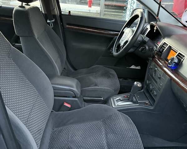 Серый Опель Вектра, объемом двигателя 2.2 л и пробегом 340 тыс. км за 3825 $, фото 5 на Automoto.ua