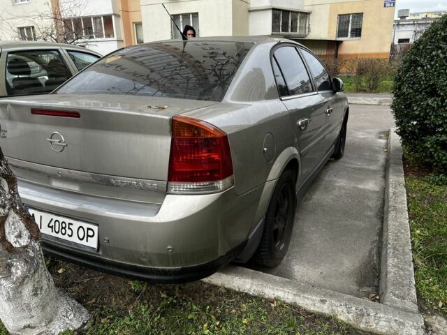 Сірий Опель Вектра, об'ємом двигуна 2.2 л та пробігом 300 тис. км за 2000 $, фото 4 на Automoto.ua