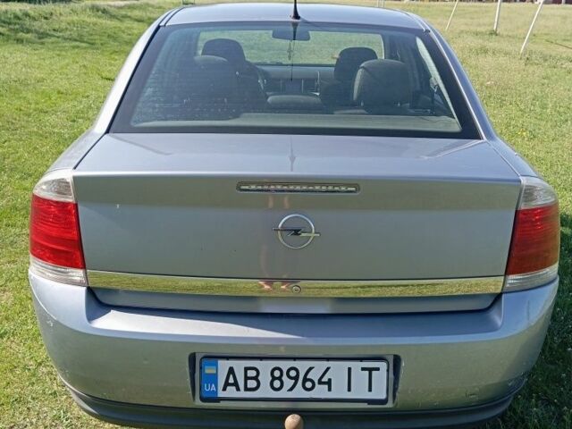Серый Опель Вектра, объемом двигателя 2.2 л и пробегом 240 тыс. км за 4000 $, фото 5 на Automoto.ua