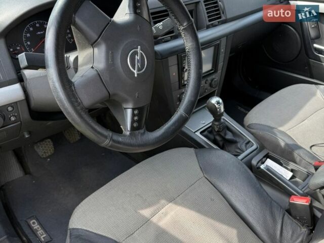 Серый Опель Вектра, объемом двигателя 2.2 л и пробегом 270 тыс. км за 4200 $, фото 8 на Automoto.ua