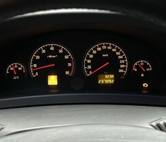 Серый Опель Вектра, объемом двигателя 1.8 л и пробегом 237 тыс. км за 3500 $, фото 18 на Automoto.ua