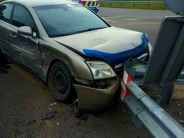 Сірий Опель Вектра, об'ємом двигуна 2.2 л та пробігом 380 тис. км за 1200 $, фото 4 на Automoto.ua