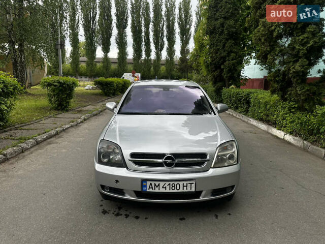Серый Опель Вектра, объемом двигателя 2.2 л и пробегом 307 тыс. км за 3950 $, фото 2 на Automoto.ua