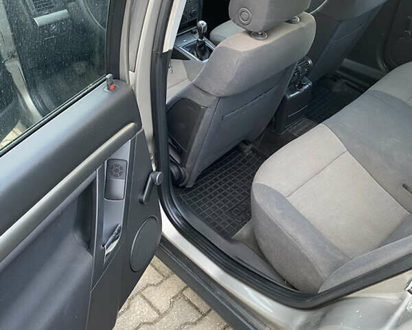 Серый Опель Вектра, объемом двигателя 2.2 л и пробегом 300 тыс. км за 4150 $, фото 2 на Automoto.ua