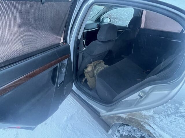 Сірий Опель Вектра, об'ємом двигуна 2.2 л та пробігом 325 тис. км за 2500 $, фото 5 на Automoto.ua