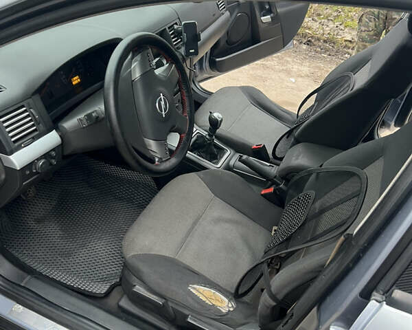 Серый Опель Вектра, объемом двигателя 2.17 л и пробегом 355 тыс. км за 3200 $, фото 10 на Automoto.ua