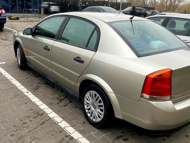 Сірий Опель Вектра, об'ємом двигуна 1.8 л та пробігом 245 тис. км за 3900 $, фото 1 на Automoto.ua