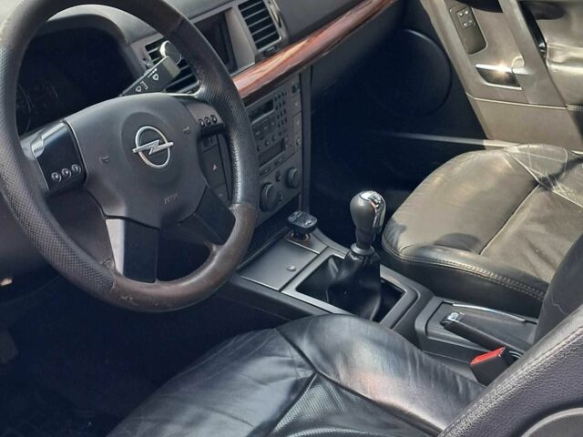 Серый Опель Вектра, объемом двигателя 2.2 л и пробегом 355 тыс. км за 5300 $, фото 4 на Automoto.ua