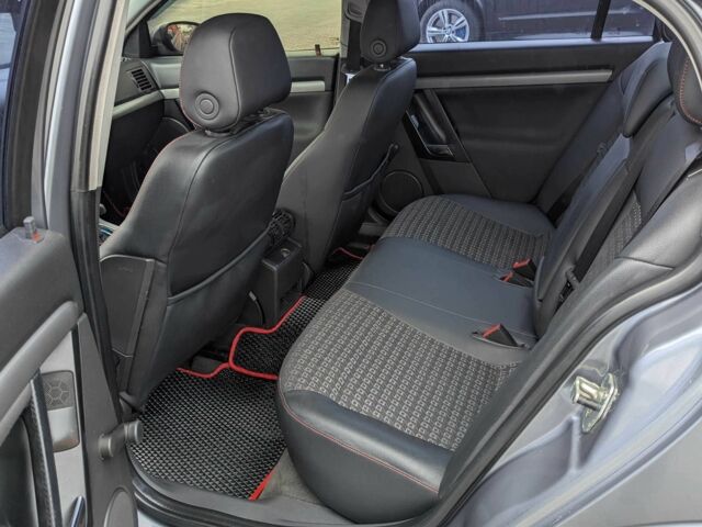 Серый Опель Вектра, объемом двигателя 1.8 л и пробегом 281 тыс. км за 3299 $, фото 13 на Automoto.ua