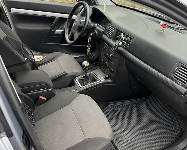 Серый Опель Вектра, объемом двигателя 2.17 л и пробегом 355 тыс. км за 3200 $, фото 15 на Automoto.ua