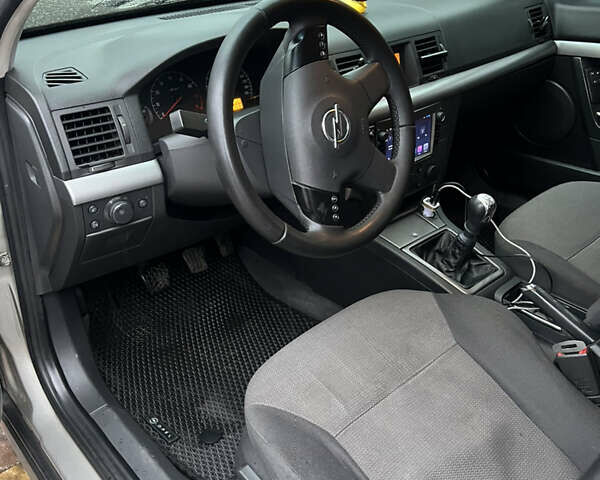 Серый Опель Вектра, объемом двигателя 1.8 л и пробегом 274 тыс. км за 4300 $, фото 8 на Automoto.ua