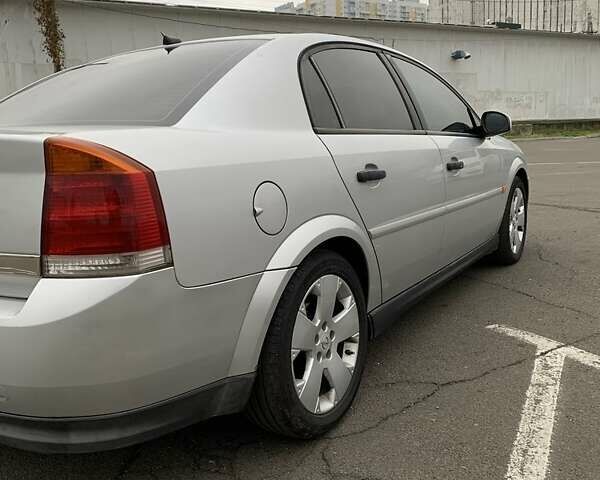 Серый Опель Вектра, объемом двигателя 2.2 л и пробегом 330 тыс. км за 4500 $, фото 3 на Automoto.ua