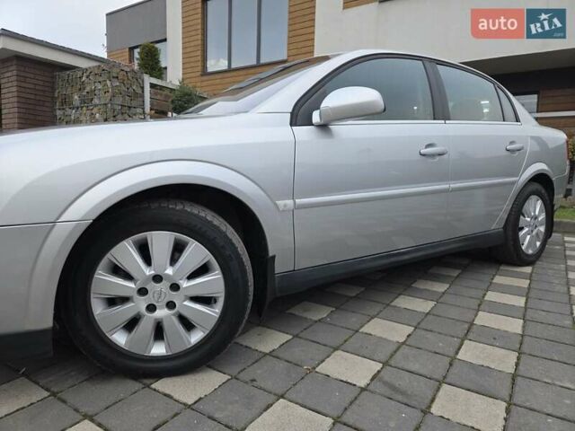 Серый Опель Вектра, объемом двигателя 2.2 л и пробегом 252 тыс. км за 4500 $, фото 7 на Automoto.ua