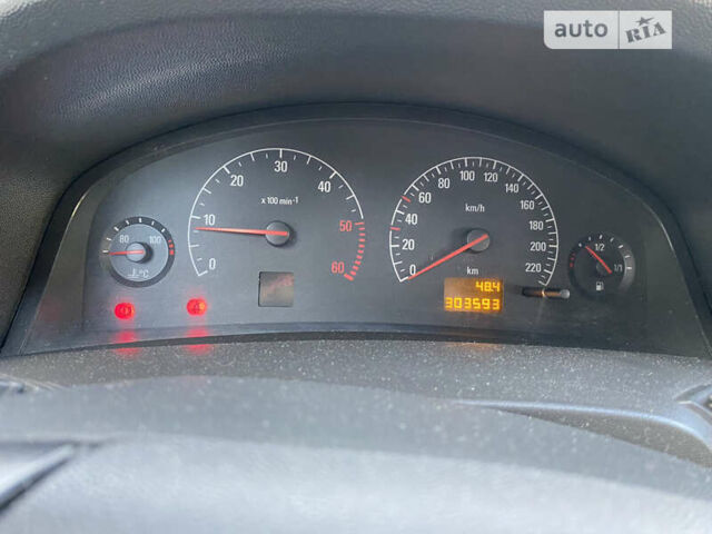 Серый Опель Вектра, объемом двигателя 2.2 л и пробегом 300 тыс. км за 4150 $, фото 4 на Automoto.ua