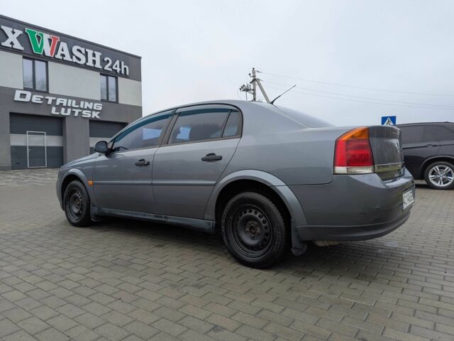 Серый Опель Вектра, объемом двигателя 1.8 л и пробегом 281 тыс. км за 3299 $, фото 5 на Automoto.ua