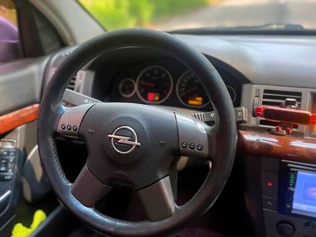 Серый Опель Вектра, объемом двигателя 2.2 л и пробегом 230 тыс. км за 4000 $, фото 1 на Automoto.ua