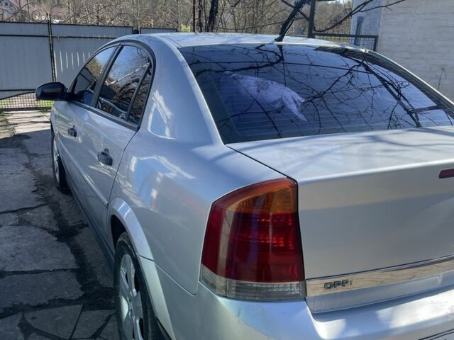 Серый Опель Вектра, объемом двигателя 2.2 л и пробегом 284 тыс. км за 3499 $, фото 4 на Automoto.ua