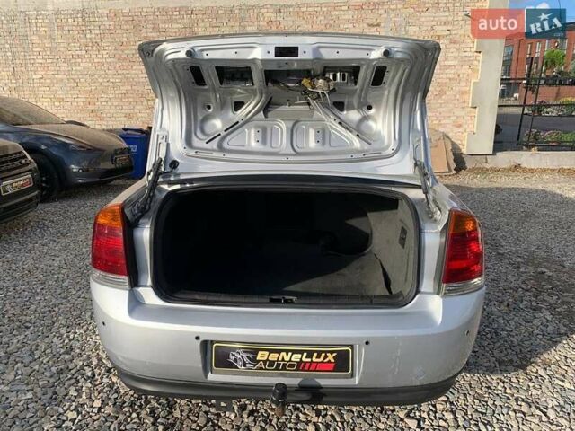 Сірий Опель Вектра, об'ємом двигуна 2.17 л та пробігом 260 тис. км за 3999 $, фото 20 на Automoto.ua