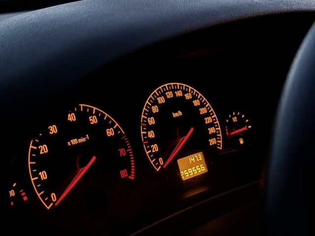 Сірий Опель Вектра, об'ємом двигуна 1.8 л та пробігом 259 тис. км за 5500 $, фото 12 на Automoto.ua