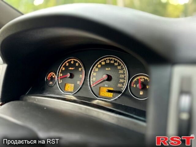 Опель Вектра 2003 в Николаеве на Automoto.ua Серый Опель Вектра, объемом двигателя 3.2 л и пробегом 299 тыс. км за 4400 $, фото 3 на Automoto.ua