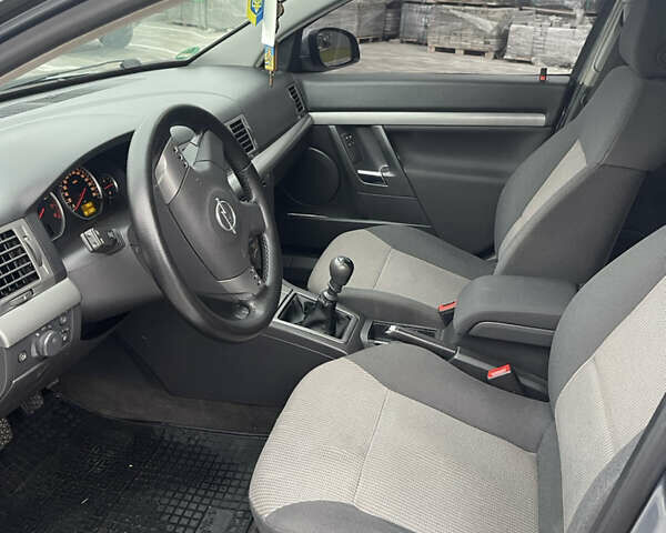 Серый Опель Вектра, объемом двигателя 1.8 л и пробегом 288 тыс. км за 4350 $, фото 8 на Automoto.ua