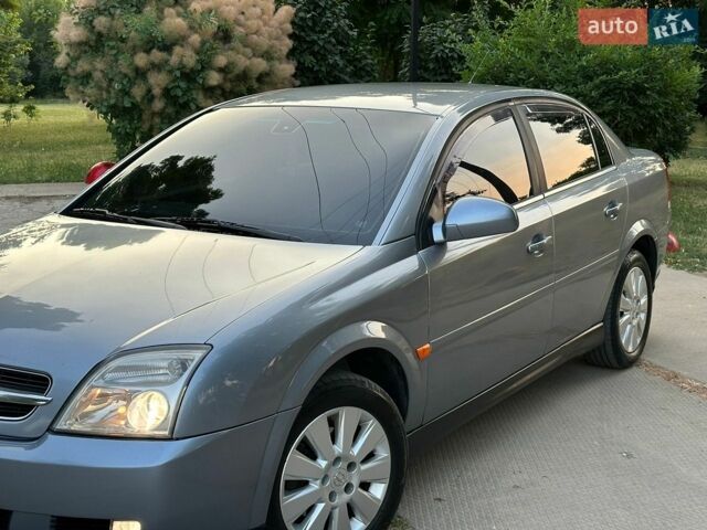 Сірий Опель Вектра, об'ємом двигуна 2.2 л та пробігом 228 тис. км за 3900 $, фото 4 на Automoto.ua