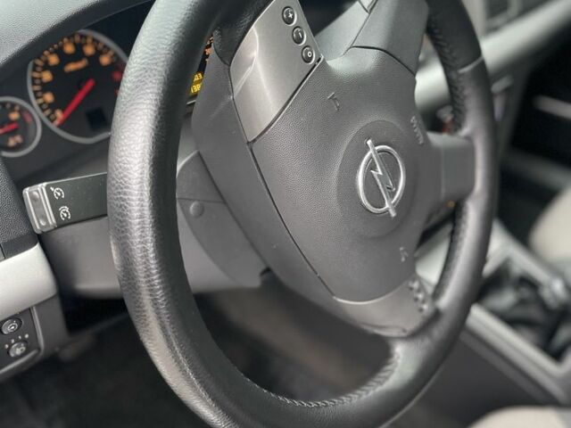 Серый Опель Вектра, объемом двигателя 1.8 л и пробегом 288 тыс. км за 4000 $, фото 9 на Automoto.ua