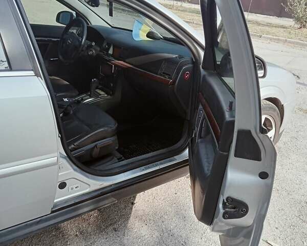 Серый Опель Вектра, объемом двигателя 2.2 л и пробегом 304 тыс. км за 4700 $, фото 3 на Automoto.ua