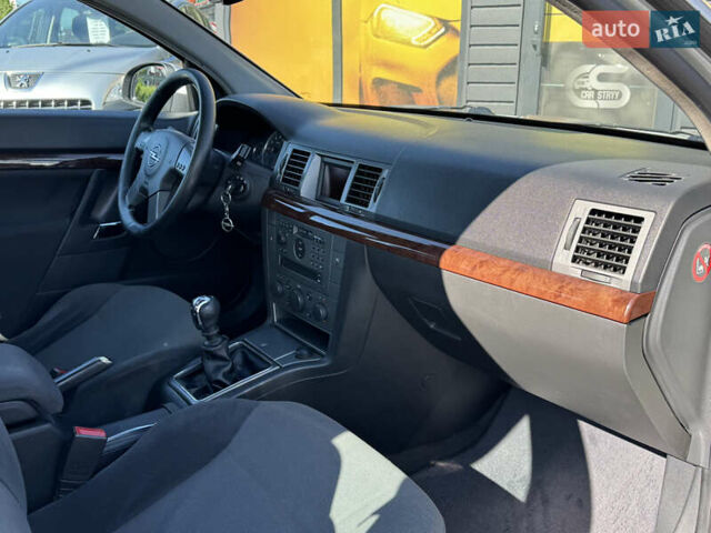 Опель Вектра 2003 в Стрые на Automoto.ua Серый Опель Вектра, объемом двигателя 2.2 л и пробегом 251 тыс. км за 4300 $, фото 35 на Automoto.ua