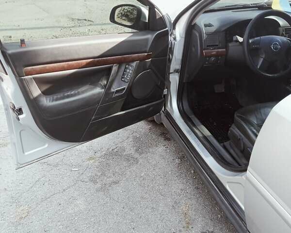 Серый Опель Вектра, объемом двигателя 2.2 л и пробегом 304 тыс. км за 4700 $, фото 6 на Automoto.ua