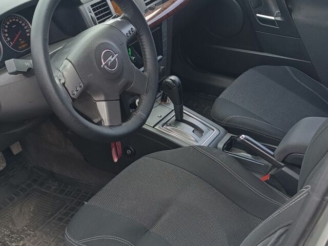 Серый Опель Вектра, объемом двигателя 2.2 л и пробегом 246 тыс. км за 3800 $, фото 5 на Automoto.ua