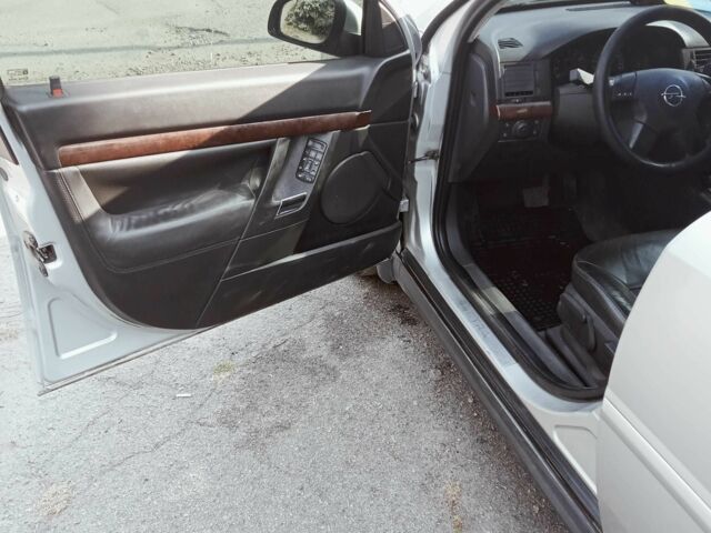 Серый Опель Вектра, объемом двигателя 2.2 л и пробегом 304 тыс. км за 4700 $, фото 7 на Automoto.ua