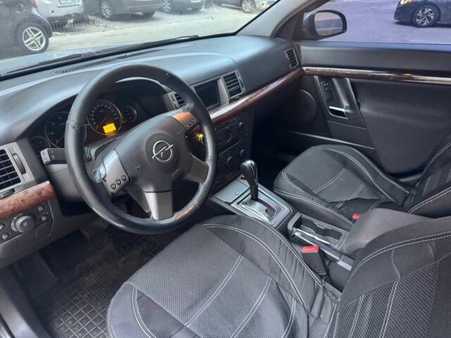 Сірий Опель Вектра, об'ємом двигуна 2.2 л та пробігом 350 тис. км за 3999 $, фото 17 на Automoto.ua