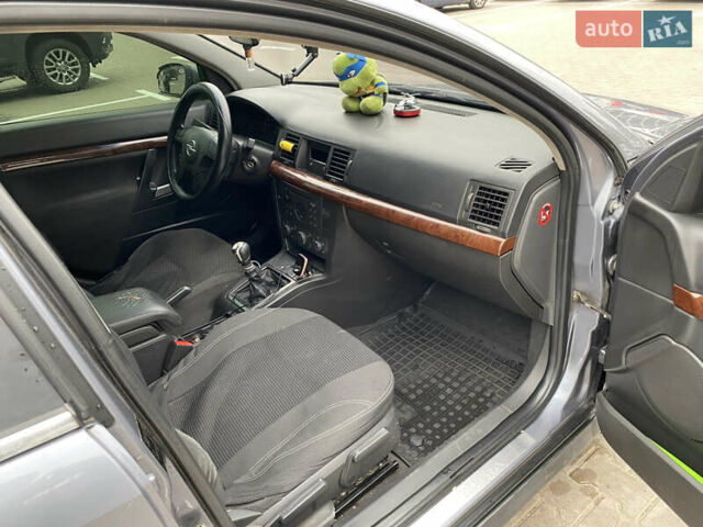 Серый Опель Вектра, объемом двигателя 2.2 л и пробегом 298 тыс. км за 3000 $, фото 14 на Automoto.ua