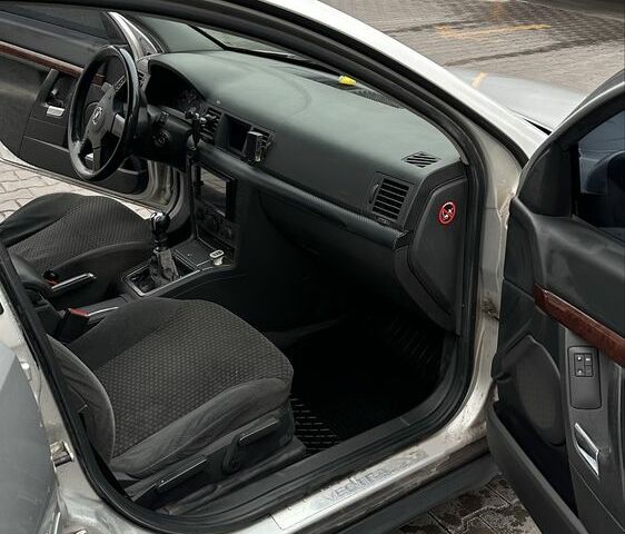 Серый Опель Вектра, объемом двигателя 1.8 л и пробегом 237 тыс. км за 3500 $, фото 9 на Automoto.ua