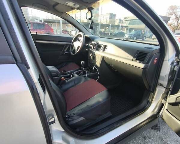 Серый Опель Вектра, объемом двигателя 2 л и пробегом 406 тыс. км за 3200 $, фото 14 на Automoto.ua