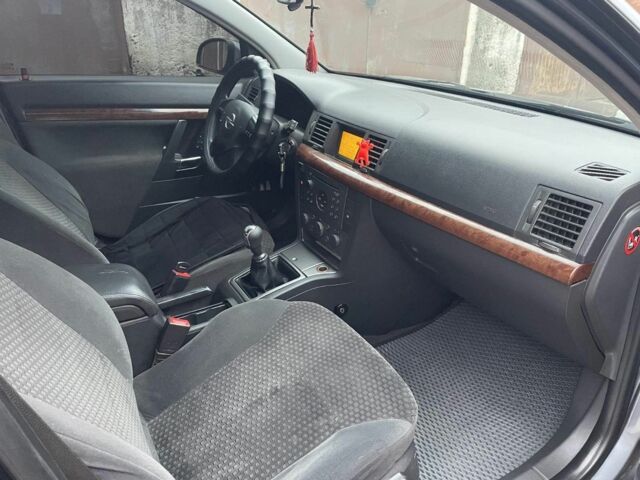 Серый Опель Вектра, объемом двигателя 2.2 л и пробегом 250 тыс. км за 5000 $, фото 2 на Automoto.ua