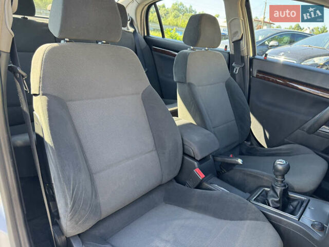 Опель Вектра 2003 в Стрые на Automoto.ua Серый Опель Вектра, объемом двигателя 2.2 л и пробегом 251 тыс. км за 4300 $, фото 31 на Automoto.ua