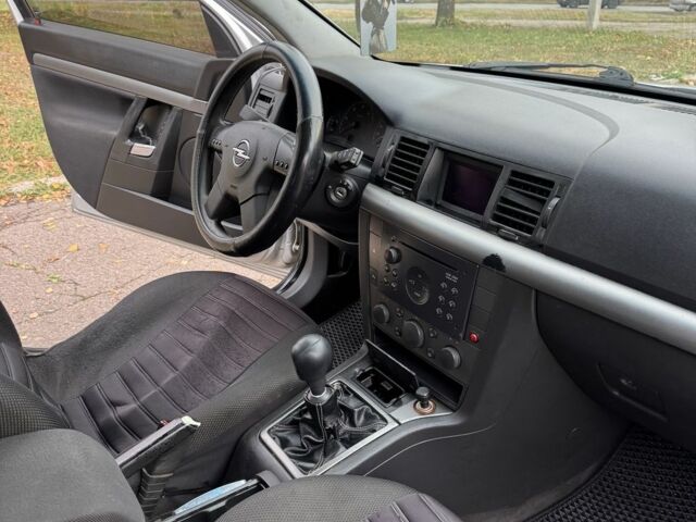 Опель Вектра 2003 в Славянске на Automoto.ua Серый Опель Вектра, объемом двигателя 2.2 л и пробегом 280 тыс. км за 2350 $, фото 5 на Automoto.ua