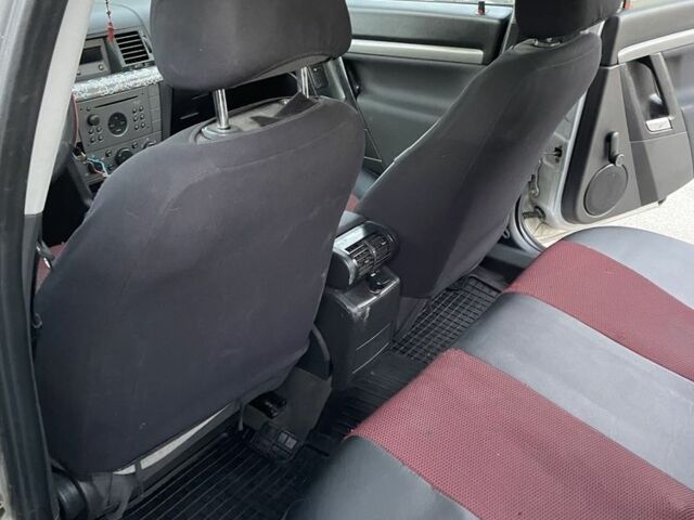 Серый Опель Вектра, объемом двигателя 2 л и пробегом 400 тыс. км за 2800 $, фото 7 на Automoto.ua