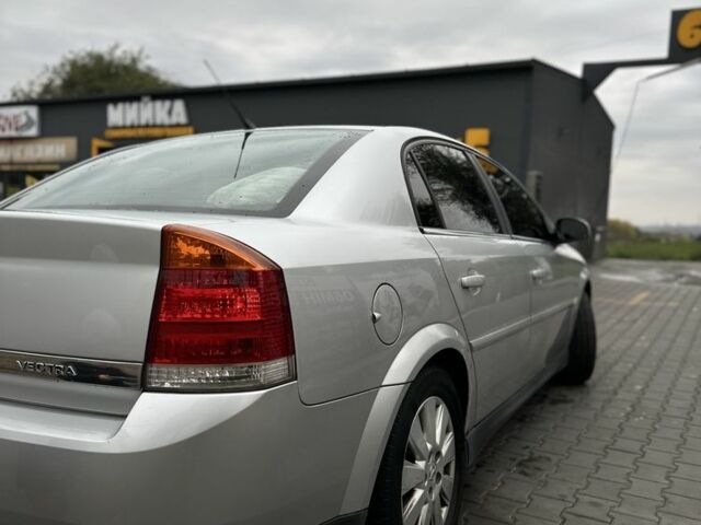 Серый Опель Вектра, объемом двигателя 1.8 л и пробегом 237 тыс. км за 3500 $, фото 5 на Automoto.ua