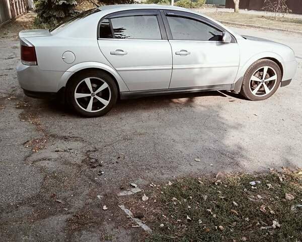 Серый Опель Вектра, объемом двигателя 2.2 л и пробегом 304 тыс. км за 4700 $, фото 1 на Automoto.ua