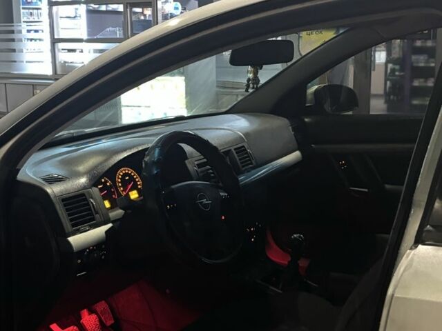 Сірий Опель Вектра, об'ємом двигуна 1.8 л та пробігом 290 тис. км за 2500 $, фото 9 на Automoto.ua