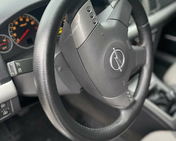 Серый Опель Вектра, объемом двигателя 1.8 л и пробегом 288 тыс. км за 4350 $, фото 10 на Automoto.ua